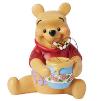 Figura de Winnie the Pooh con tarro de miel