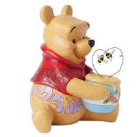 Figura de Winnie the Pooh con tarro de miel