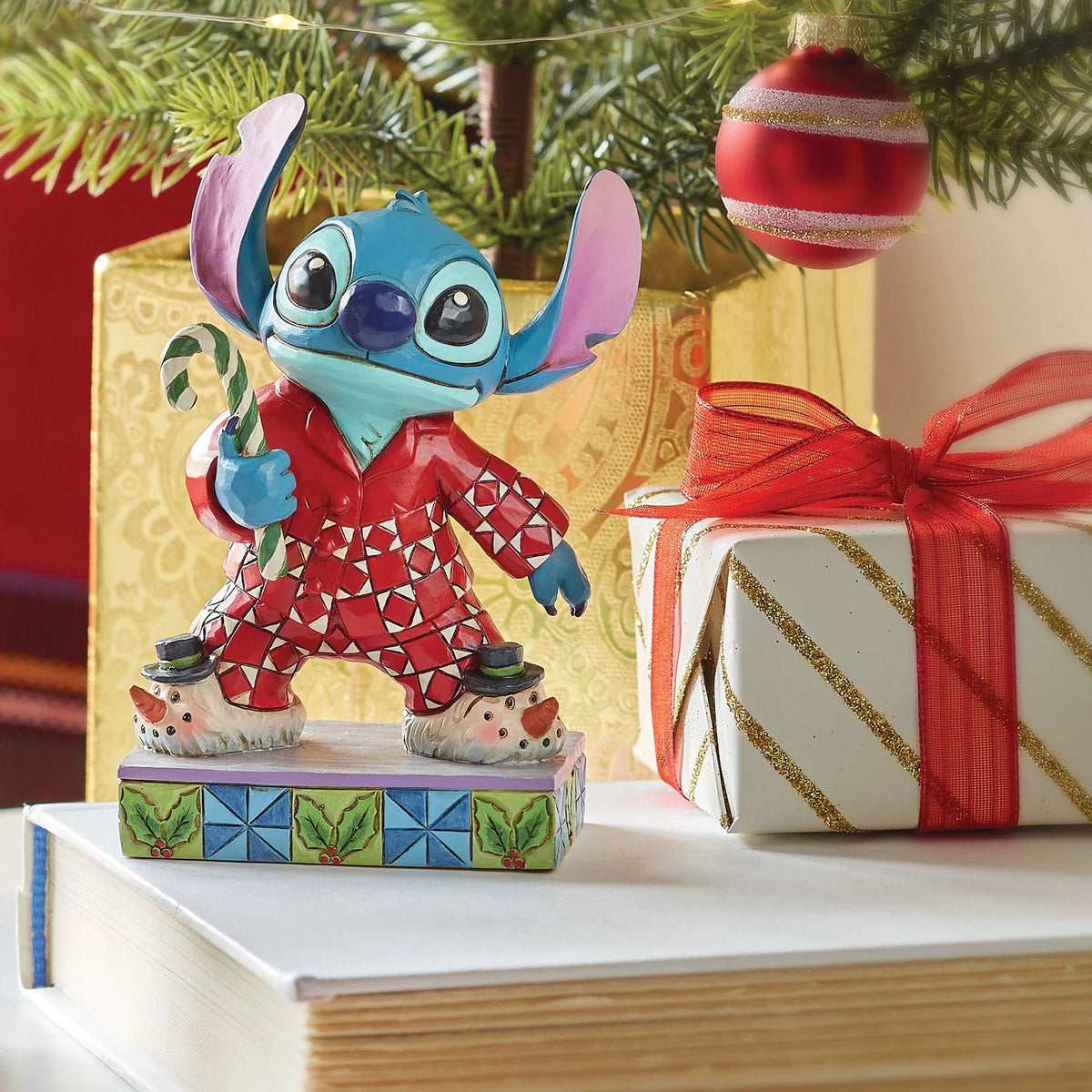 Stitch con pijama navideño | Figura Disney Traditions