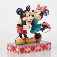 Figura Disney Traditions: Mickey y Minnie con besos