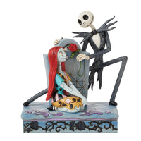 Figura Jack y Sally en el cementerio - The Nightmare Before Christmas