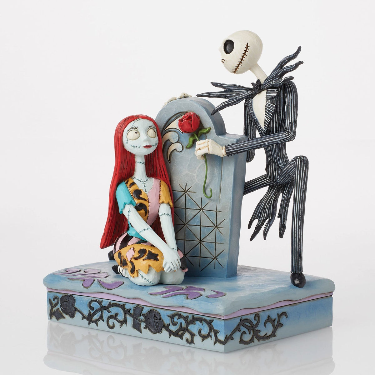 Figura Jack y Sally en el cementerio - The Nightmare Before Christmas