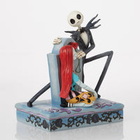 Figura Jack y Sally en el cementerio - The Nightmare Before Christmas