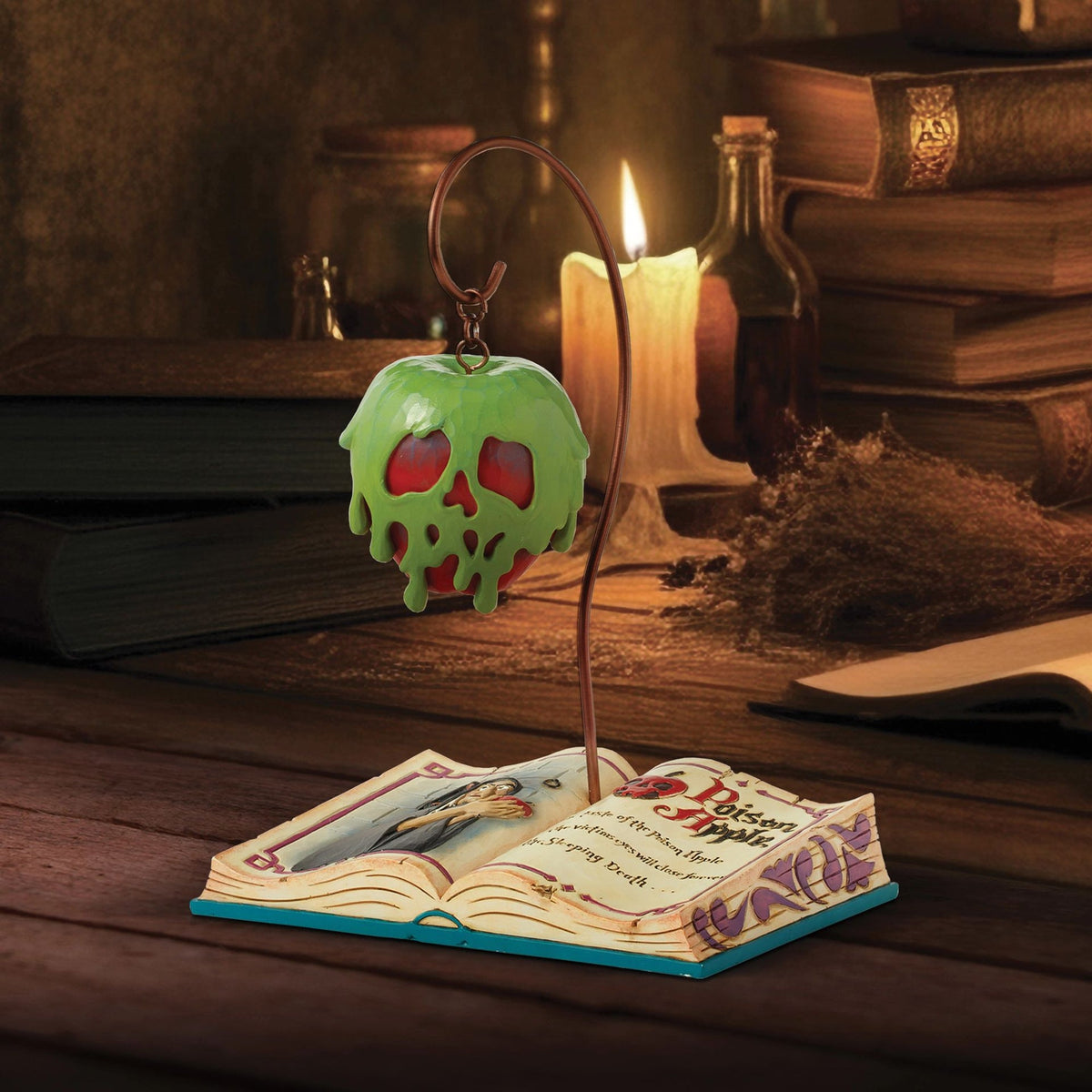 Figura Disney Traditions: Libro de la manzana envenenada
