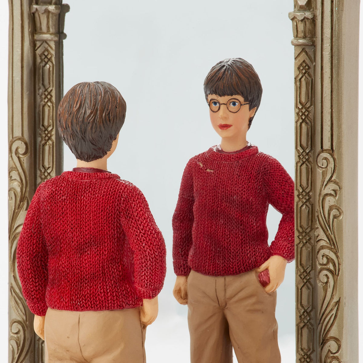 Figura Harry Potter frente al Espejo de Oesed | Jim Shore