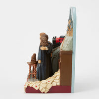 Figura Harry Potter: Trío frente al castillo de Hogwarts