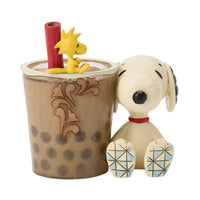 Figura Snoopy y Woodstock con té de burbujas