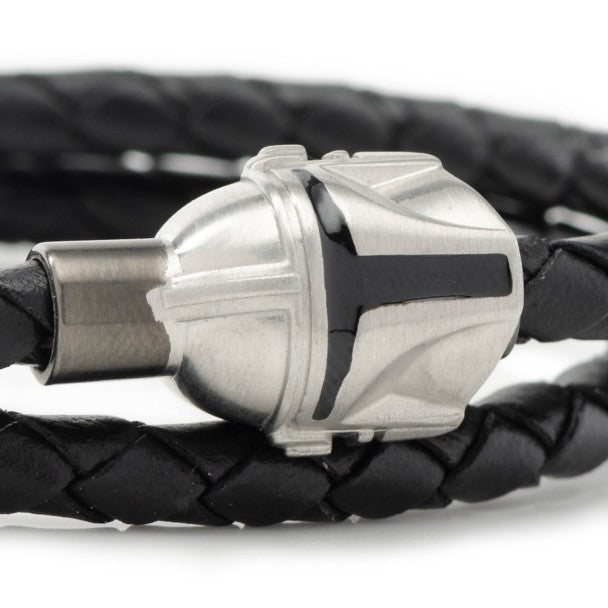 Pulsera doble vuelta con casco de The Mandalorian