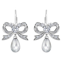 Aros de perla de concha de Minnie Mouse
