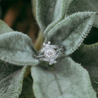 Anillo de diamantes de Mickey Mouse en oro blanco