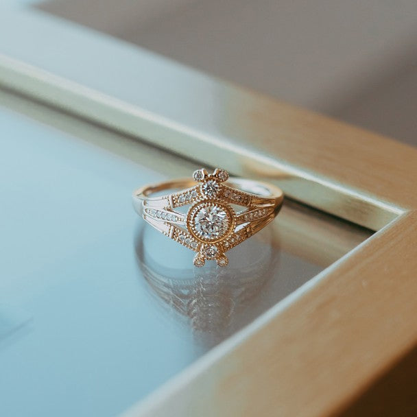 Anillo de diamantes de Mickey Mouse en oro amarillo