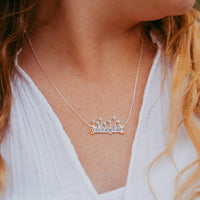 Collar con dije de marquesina de Disneyland
