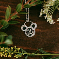 Collar plateado con ícono de Mickey Mouse, personalizable