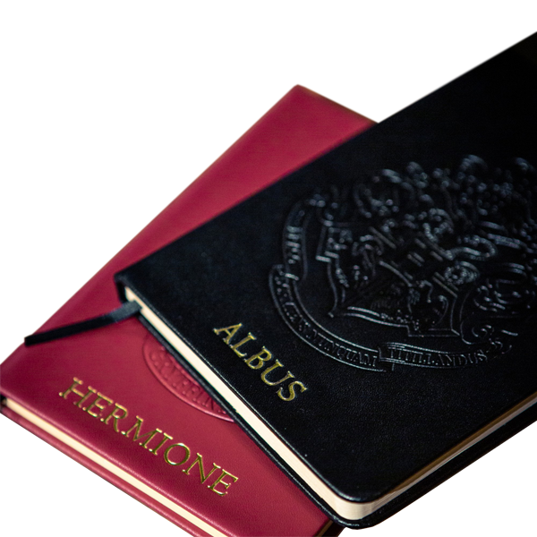Cuaderno con emblema de Gryffindor en relieve