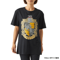 Polera negra con emblema Hufflepuff