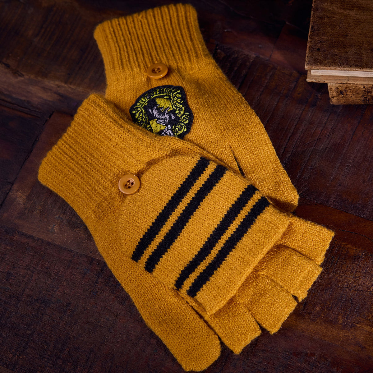 Guantes tejidos de Hufflepuff con tapa tipo mitón