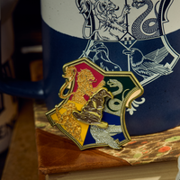 Pin giratorio del escudo de Hogwarts
