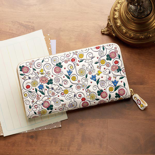 Billetera larga Snoopy con flores y diseño arabesco