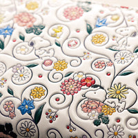 Billetera larga Snoopy con flores y diseño arabesco