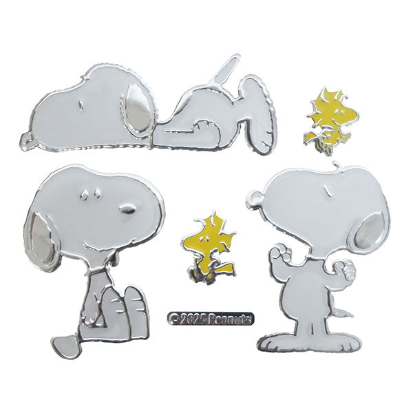 Sticker con emblema colorido de Snoopy