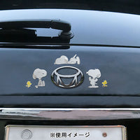 Sticker con emblema colorido de Snoopy