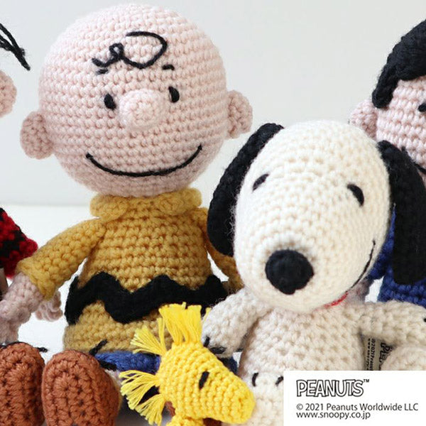 Kit de tejido: Amigurumis de Snoopy y sus amigos