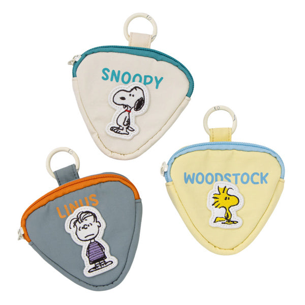 Estuche triangular Snoopy con parche bordado