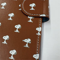 Funda tipo libro MagSafe para iPhone de Snoopy