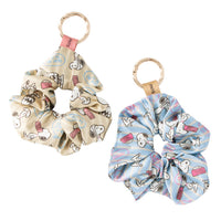 Colet tipo scrunchie con charm de Snoopy