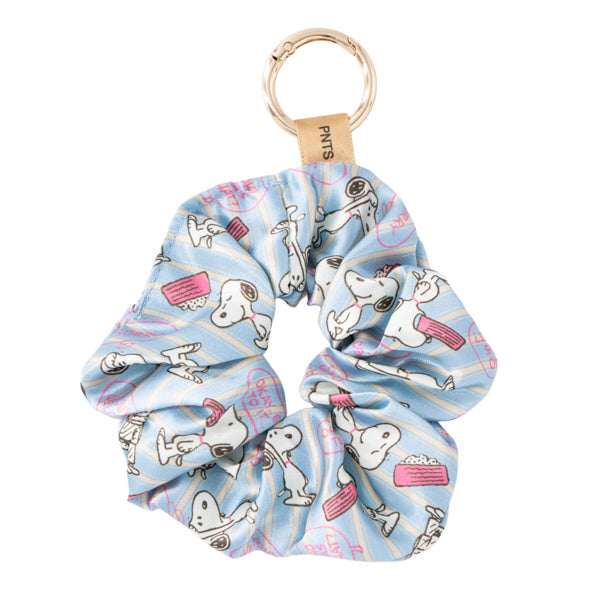 Colet tipo scrunchie con charm de Snoopy