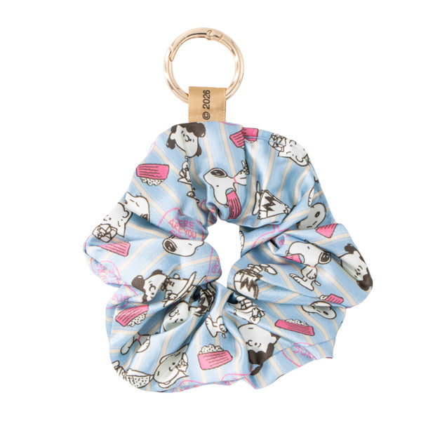 Colet tipo scrunchie con charm de Snoopy