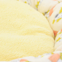 Cama redonda de Snoopy con diseño de techo rojo