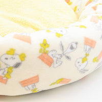 Cama redonda de Snoopy con diseño de techo rojo
