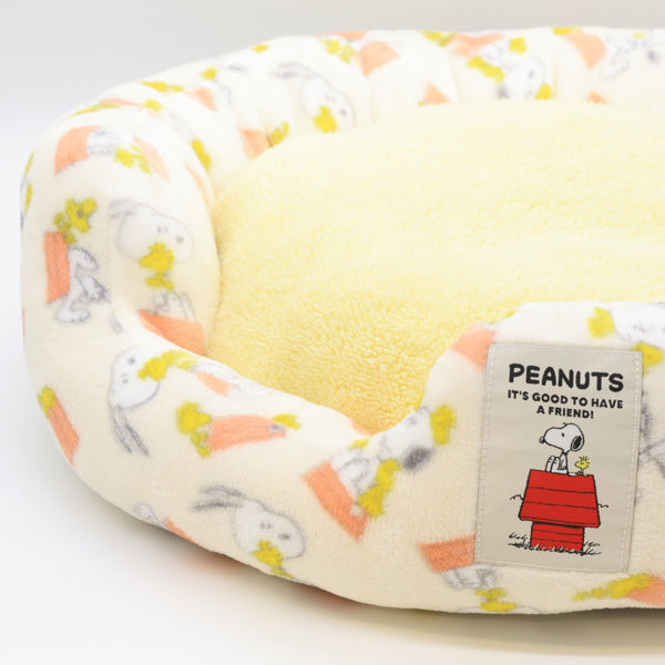 Cama redonda de Snoopy con diseño de techo rojo