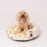 Cama redonda de Snoopy con diseño de techo rojo