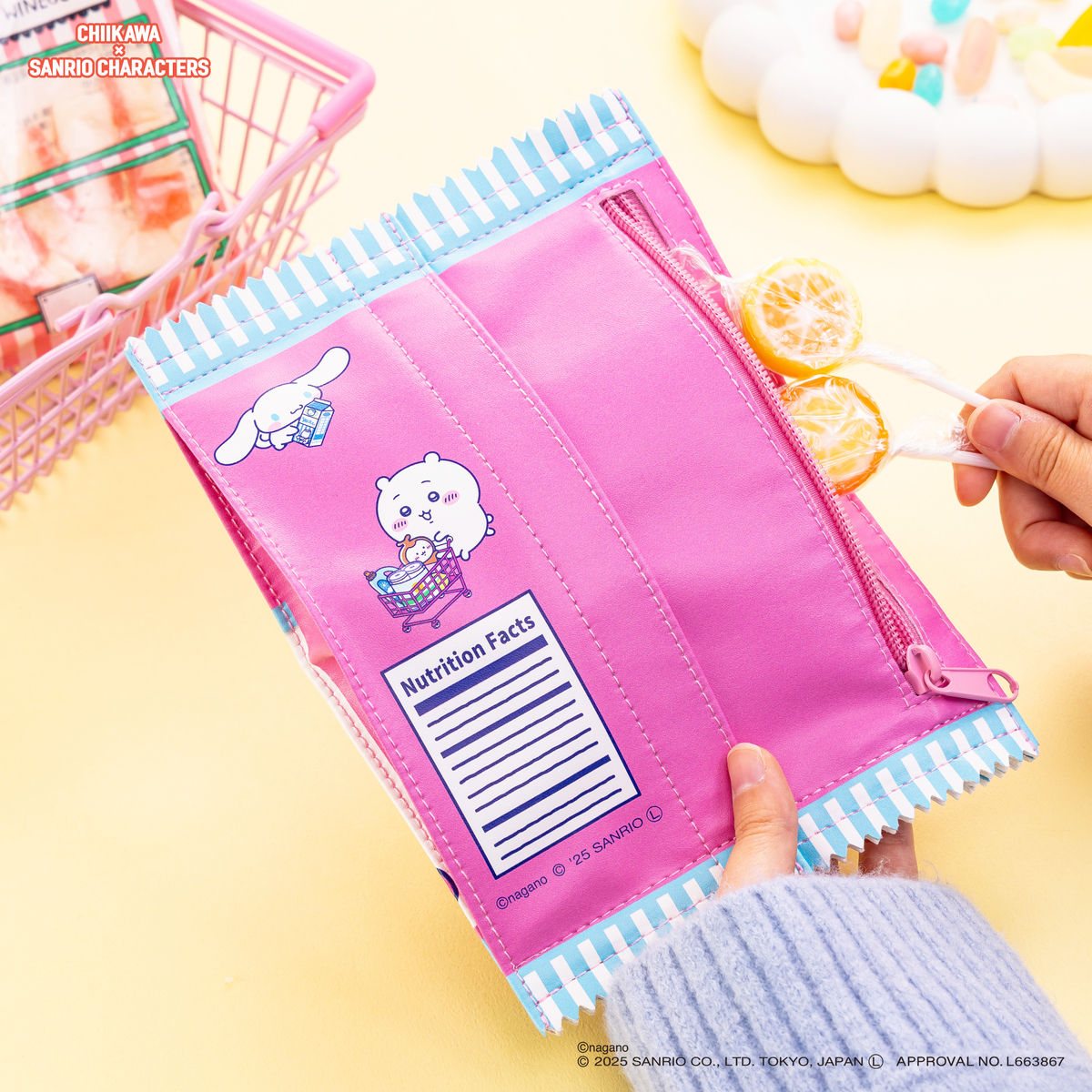Estuche para snacks Chiikawa x Sanrio: Hachiware y Hello Kitty