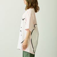 Polera rosada Chiikawa Park con personaje grande