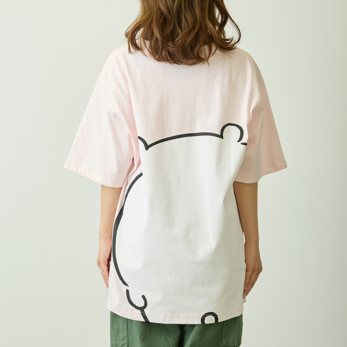 Polera rosada Chiikawa Park con personaje grande
