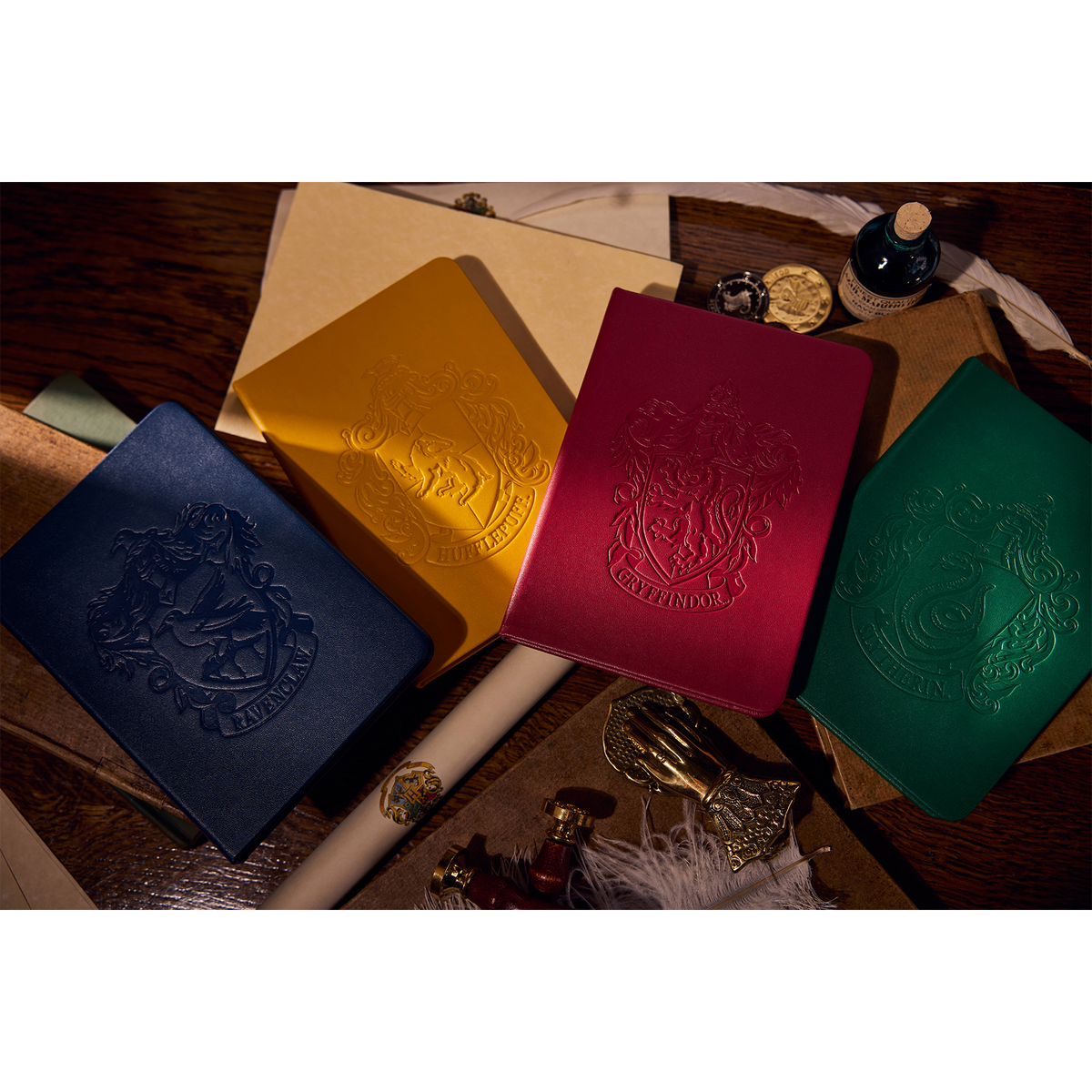 Cuaderno con emblema de Hufflepuff