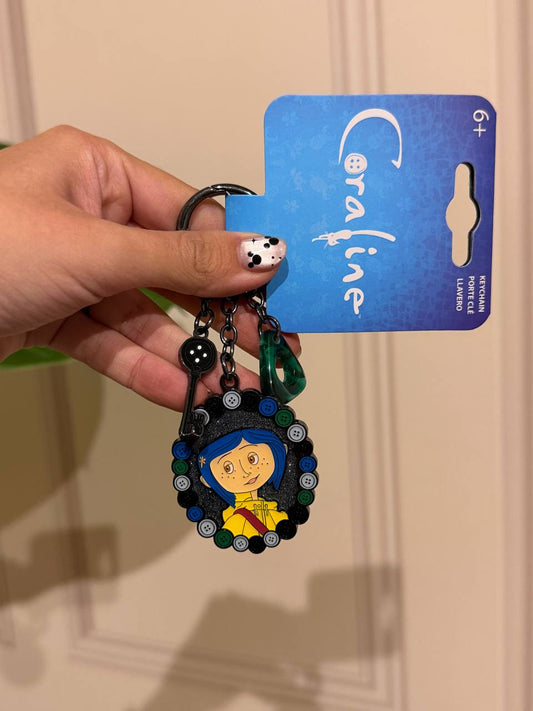 Llavero Coraline con Botones de Colores