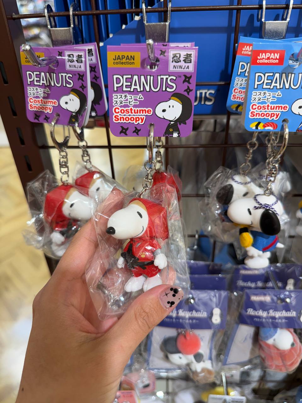 Llavero Snoopy con Disfraz Rojo