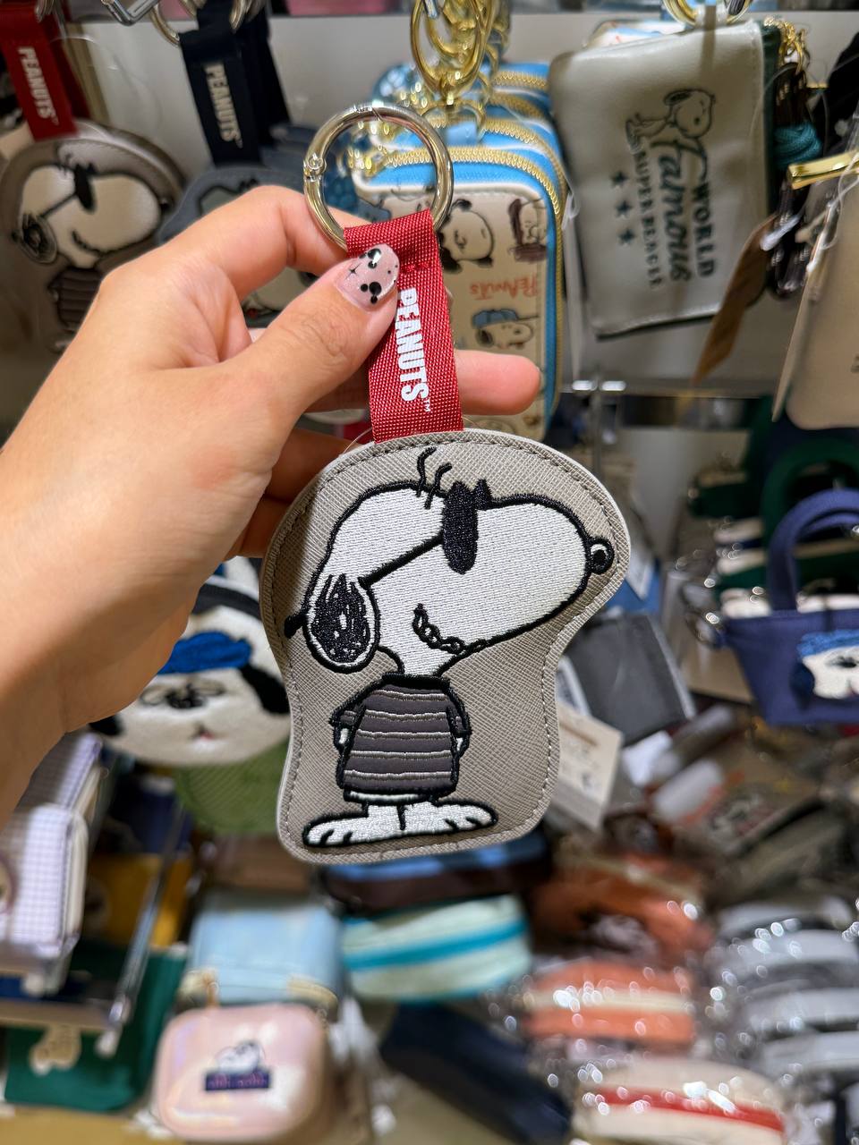 Llavero Snoopy Dormido Gris Peanuts