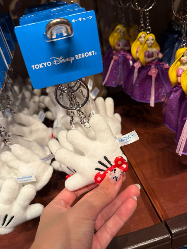 Llavero Mano de Minnie con Moño Rojo