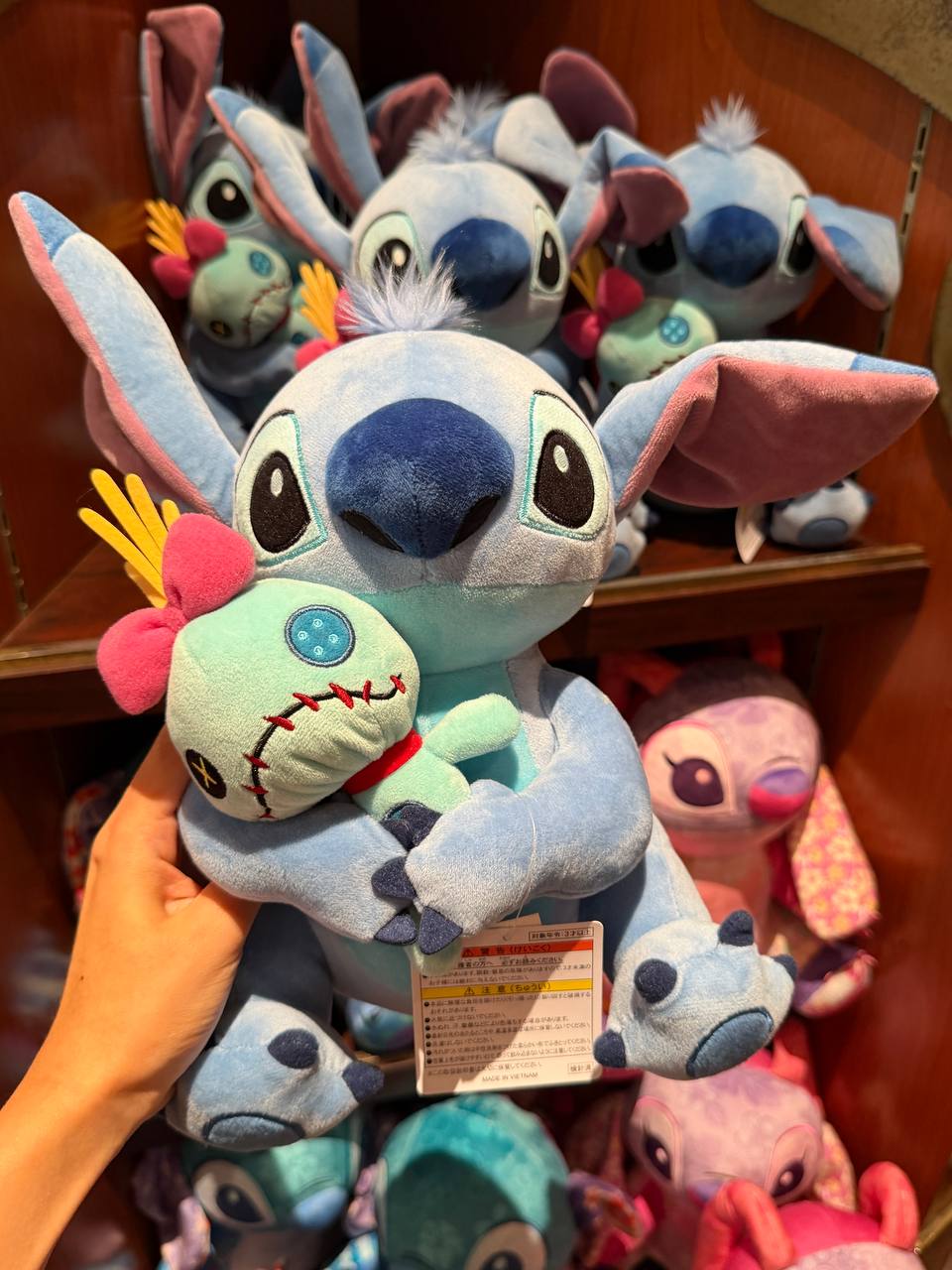 Peluche Stitch con Muñeco Verde