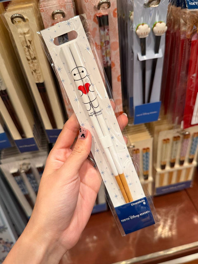 Palillos Baymax Blancos con Corazón Rojo