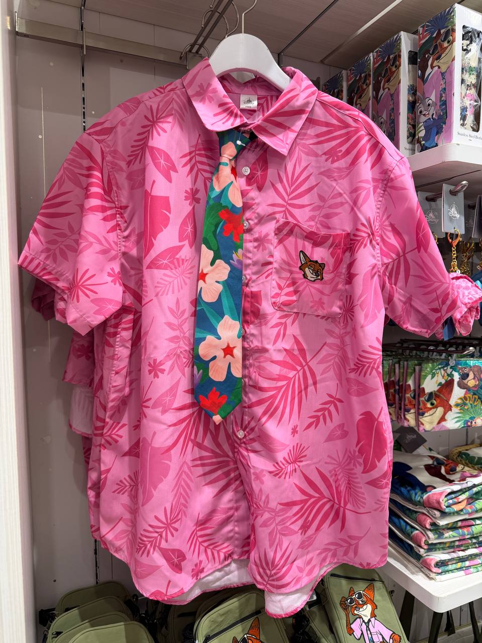 Camisa Nick Wilde Rosada con Corbata