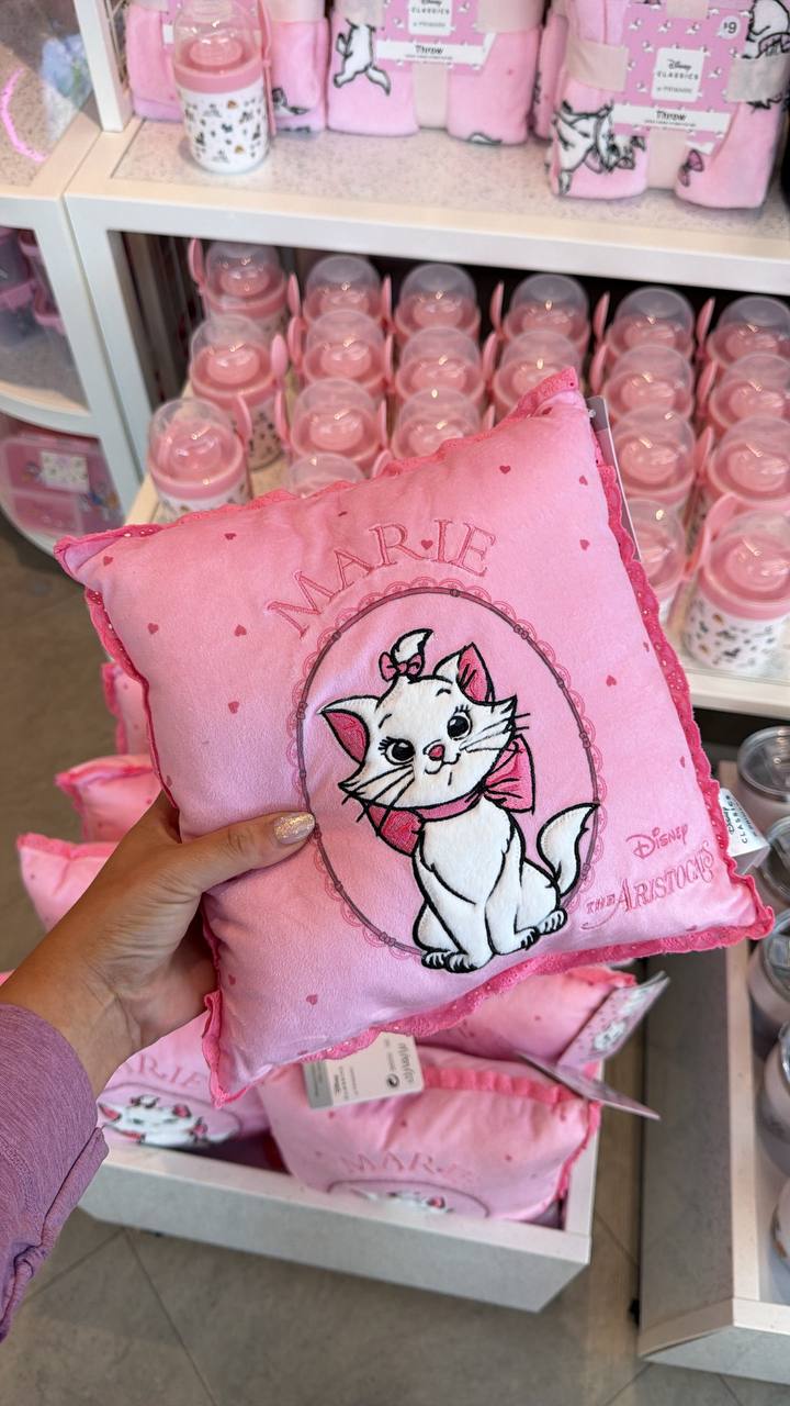 Cojín Marie Rosado con Corazones