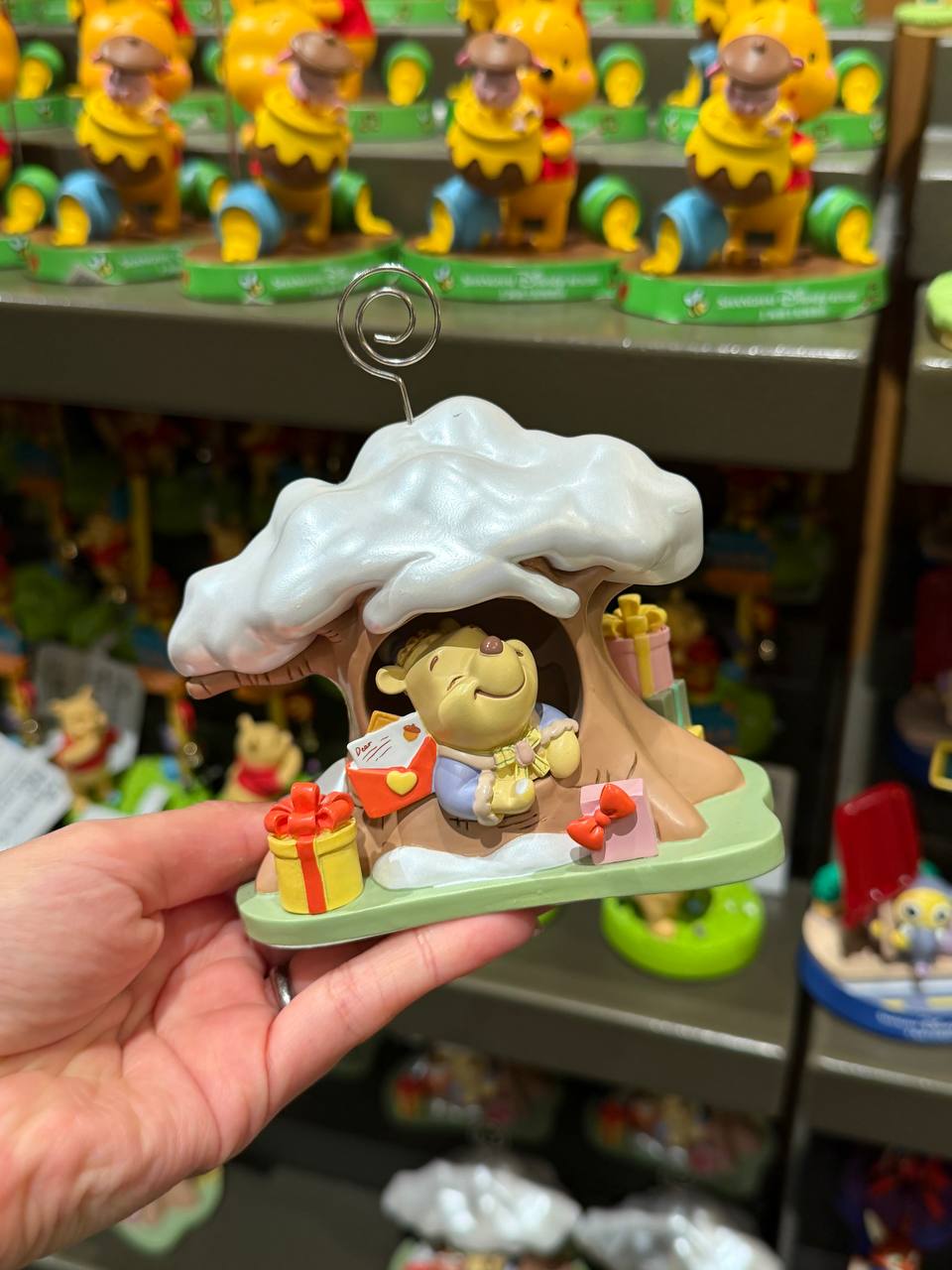 Figura Porta Foto Winnie Bajo Árbol Nevado
