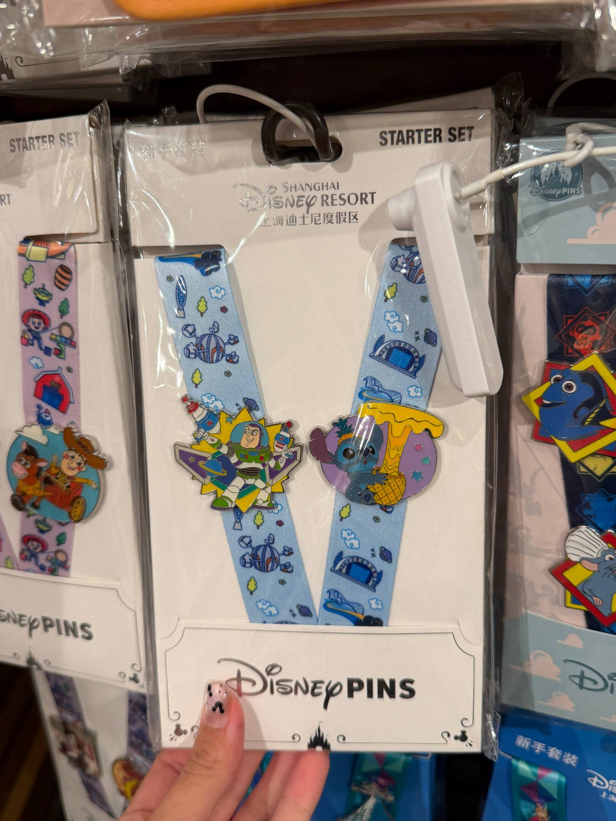 Lanyard con Pines Stitch y Buzz Lightyear
