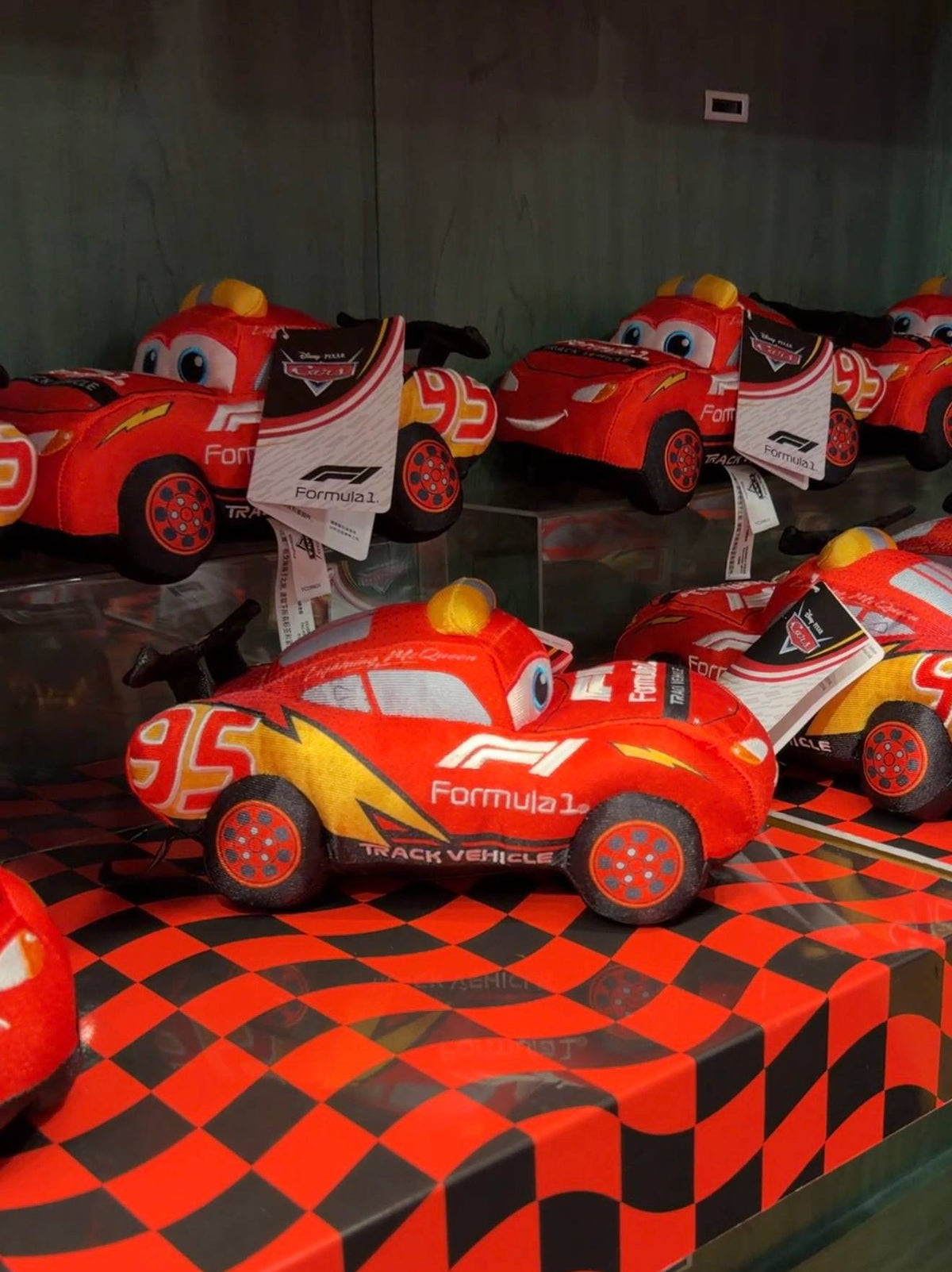 Peluche Rayo McQueen Fórmula 1 Shanghai